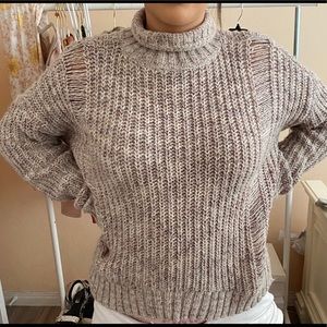 ✨Express cream turtleneck sweater✨
